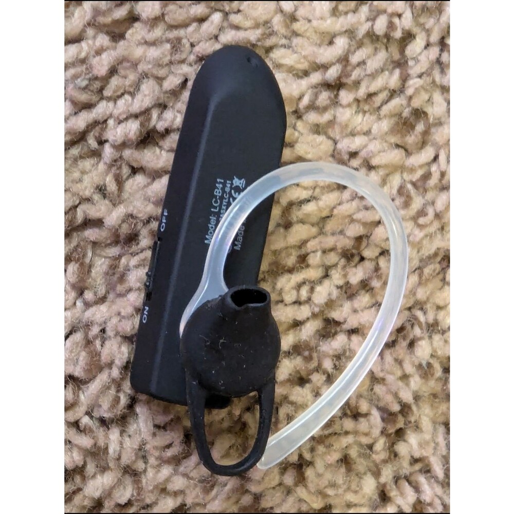 New Bee Bluetooth Headset with Carry Case - Black and Red - Picture 6 of 8
